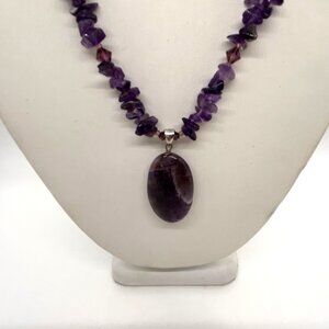 Purple Amethyst Quartz Necklace  Natural Chip Bead With Oval Stone Pendant 17"